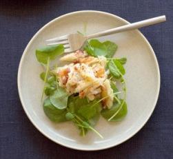 Салат из авокадо с грушей и сыром