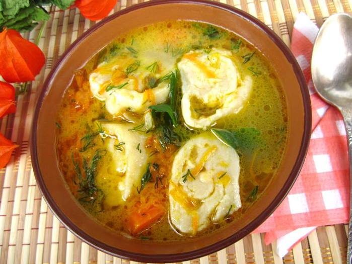 Куриный суп с сырными рулетиками