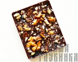 Горький шоколад с черносливом, грецким орехом и инжиром