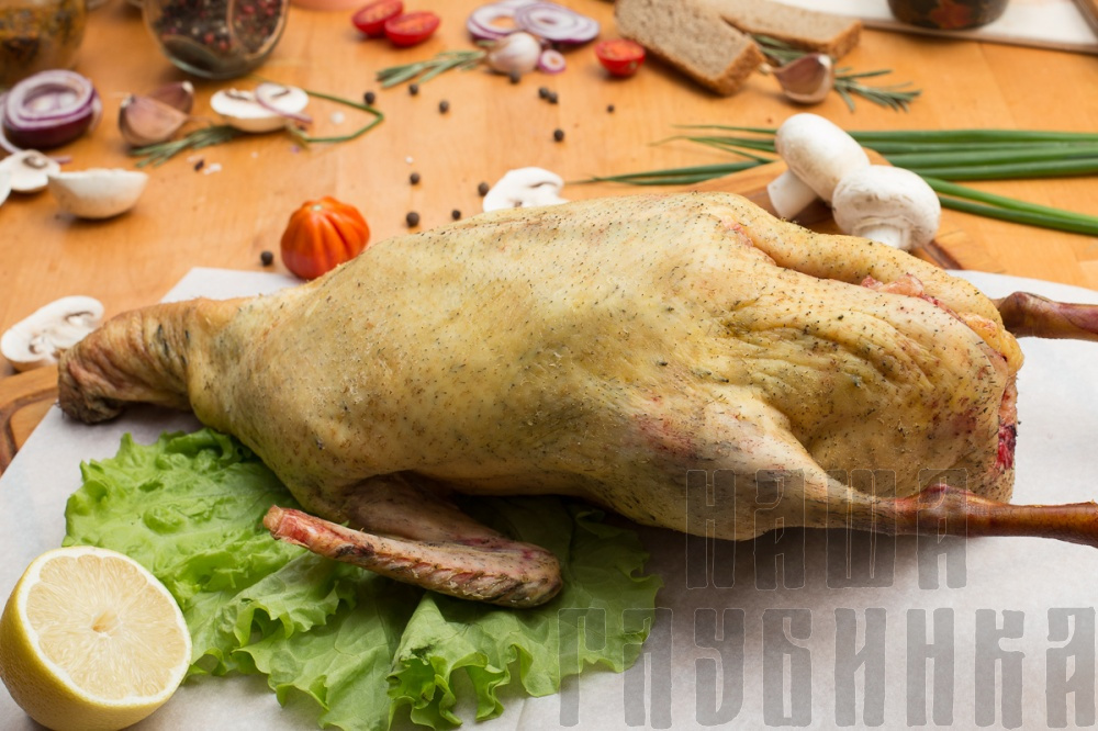 Утка купить в Москве охлажденную тушку в розницу, с доставкой на дом в интернет-магазине Наша Глубинка